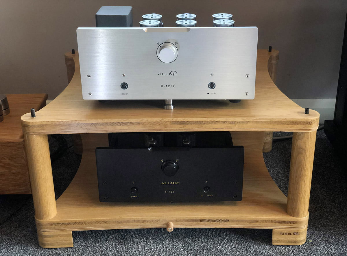 Allnic H1202 @ Lotus Hifi (1)